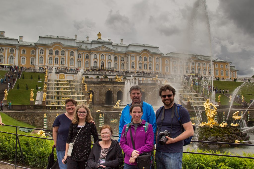 Family in front of Peterhof